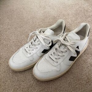 Veja V-10 Men's Sneaker (White) Size US 10